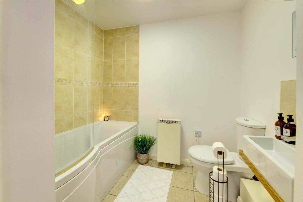 City Centre, 2 Bedroom, Secured Parking, 3 King Bed, Wifi Sleep 6 Guest Comfortable On Three King Size Beds, Jewellery Quarter , Birmingham City Centre , Allocated Secured Parking Exterior foto
